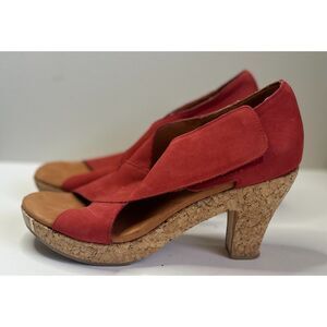 GENTLE SOULS Women's Sun Dae Comfort Red Suede Hook/Loop Cork Platform Heel SZ 9